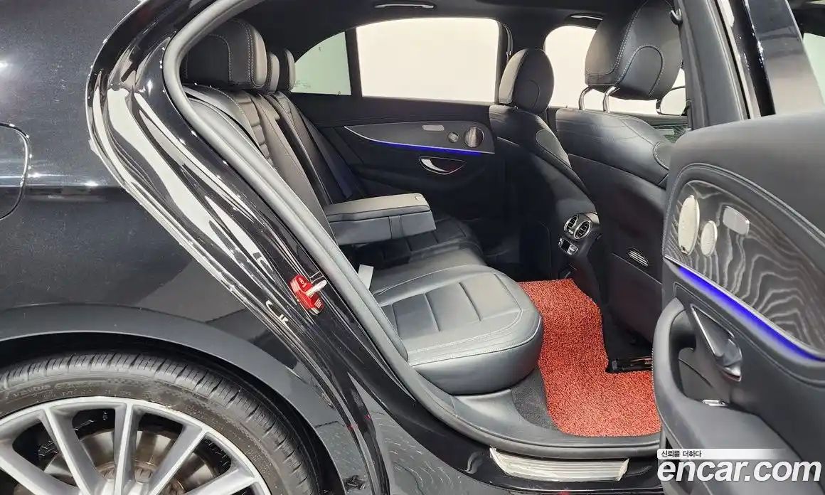 Mercedes-Benz E-Class 2021 2.0 Автомат в Москве № 229583, фото 4