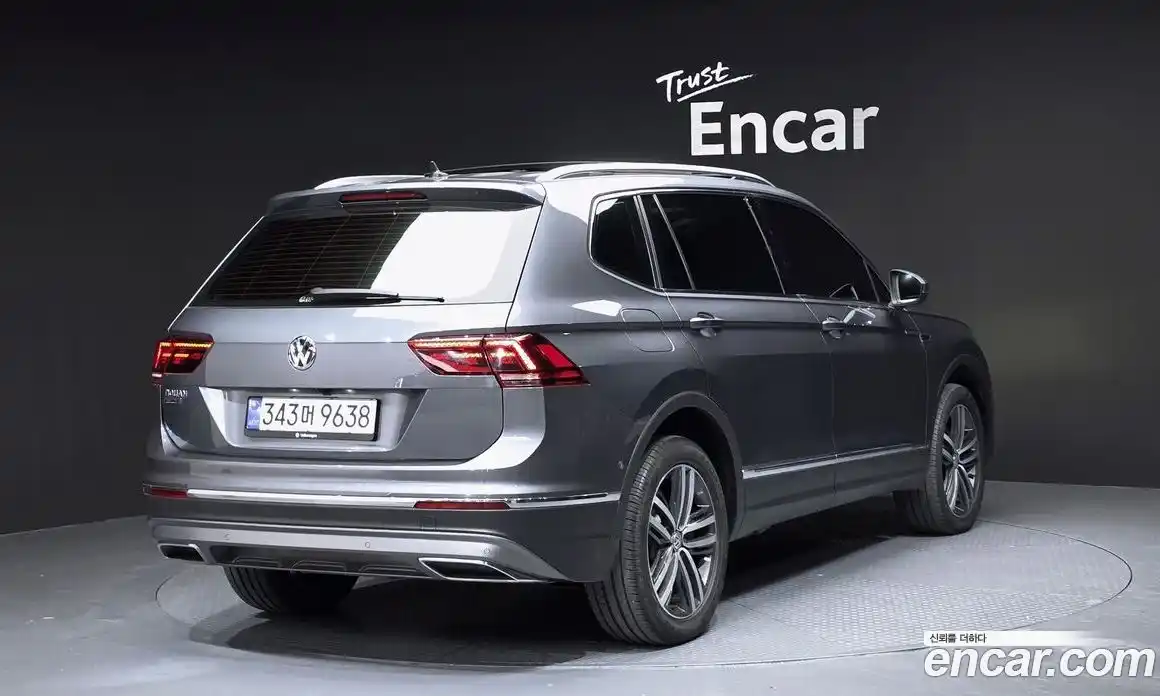 Volkswagen Tiguan 2020 2.0 Автомат в Москве № 232164, фото 2