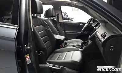 Volkswagen Tiguan 2020 2.0 Автомат в Москве № 232164, миниатюра 10