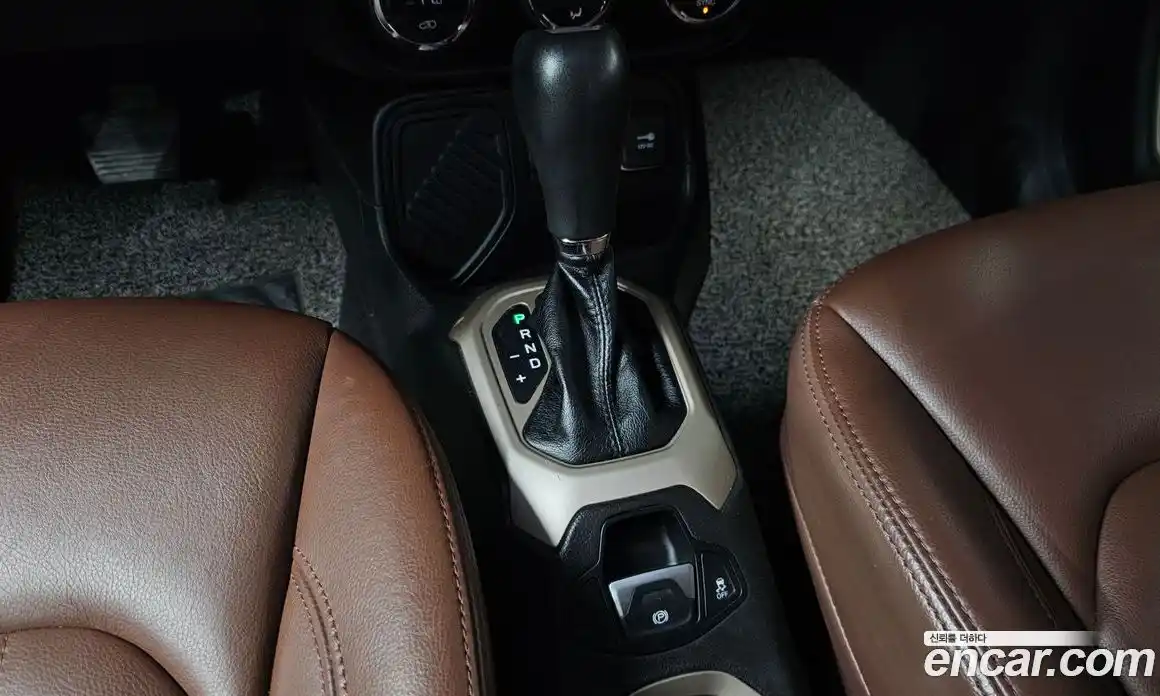 Jeep Renegade 2016 2.4 Автомат в Москве № 232637, фото 12