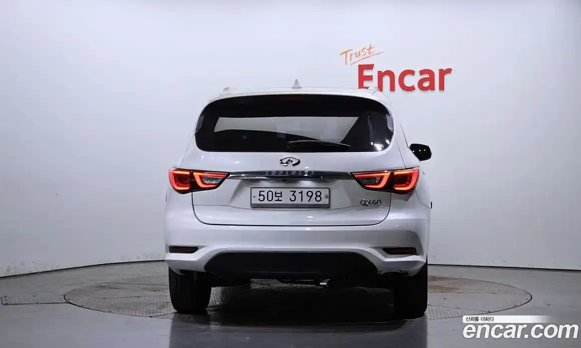 Infiniti QX60 2017 3.5 Автомат в Москве № 256168, фото 4