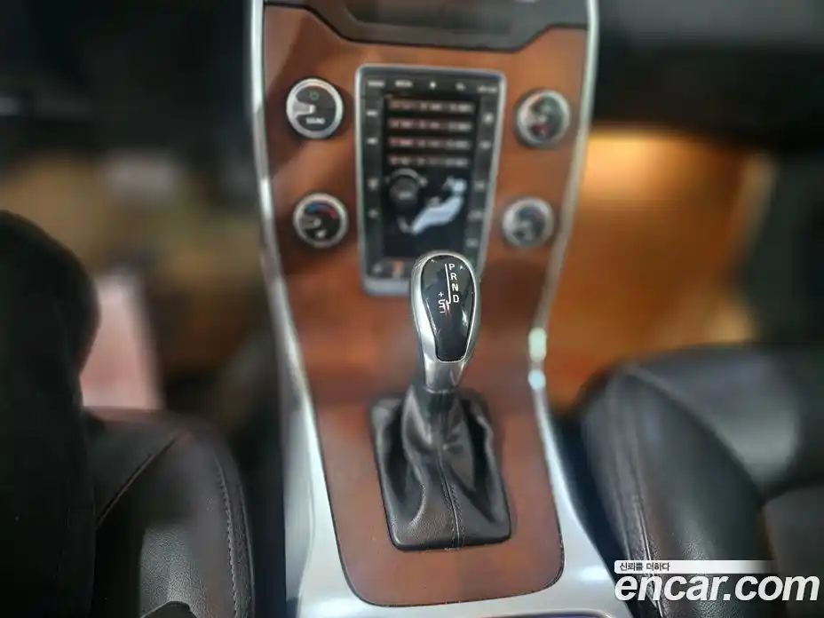 Volvo XC70 2016 2.0 Автомат в Москве № 470149, фото 9