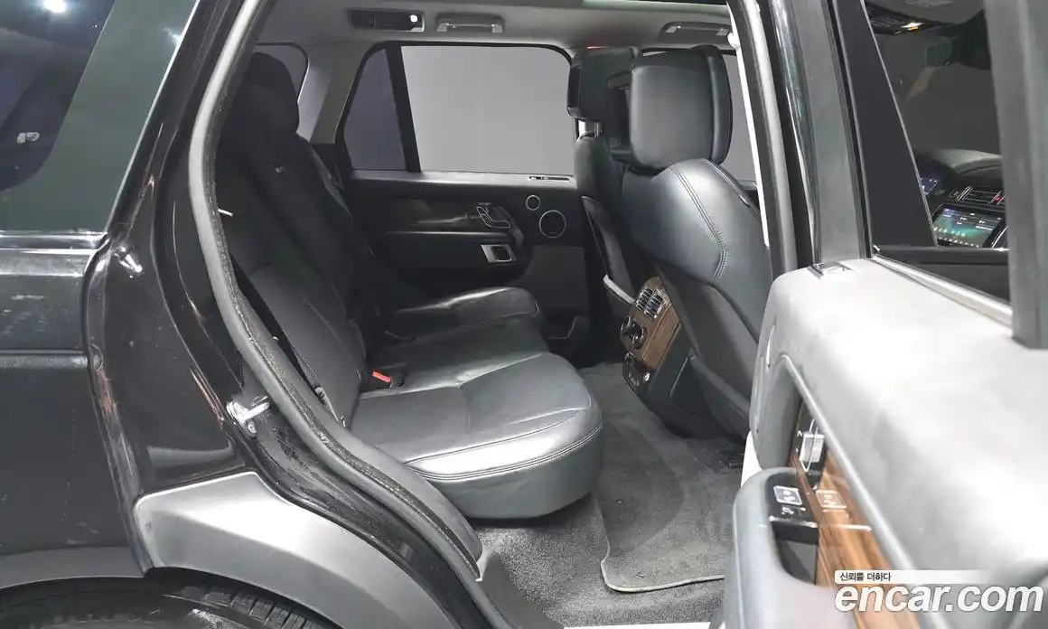 Land Rover Range-Rover 2018 4.4 Автомат в Москве № 493270, фото 12