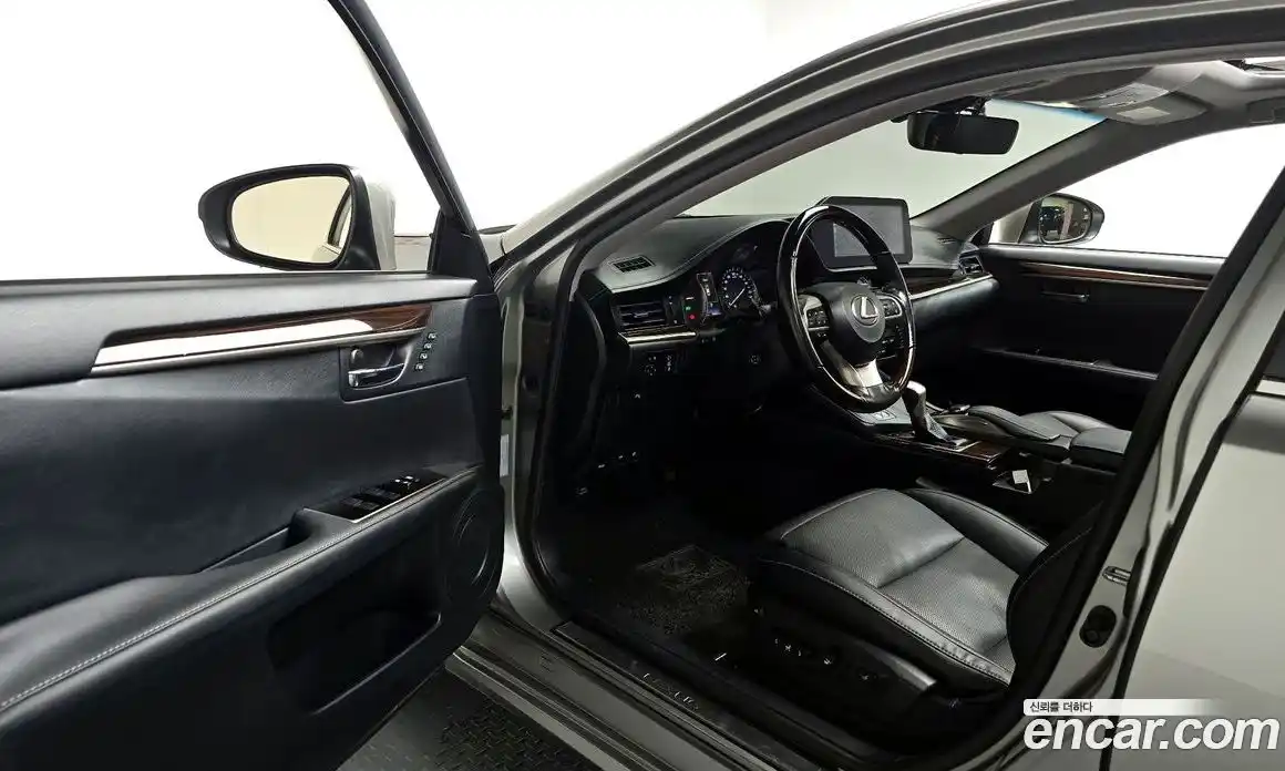 Lexus ES 2017 2.5 Автомат в Москве № 499712, фото 11