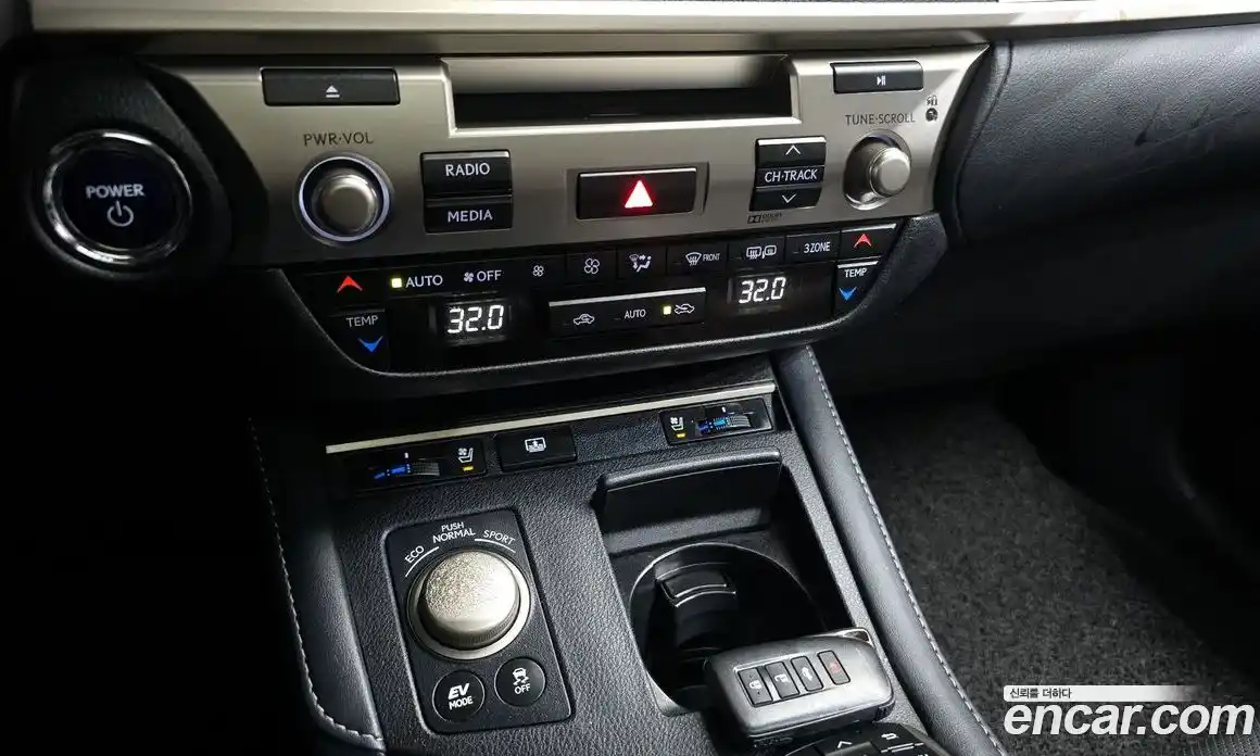 Lexus ES 2017 2.5 Автомат в Москве № 499712, фото 16