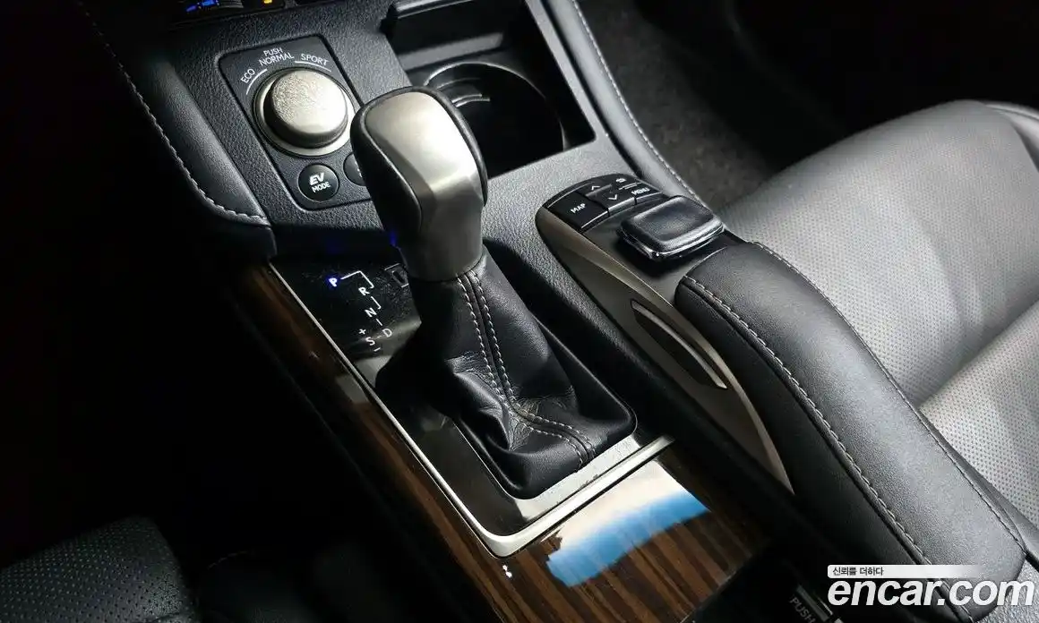 Lexus ES 2017 2.5 Автомат в Москве № 499712, фото 9