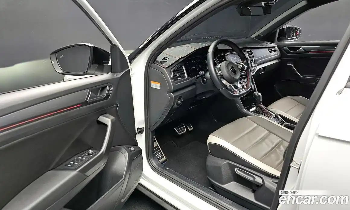 Volkswagen T-Roc 2022 2.0 Автомат в Москве № 499847, фото 11