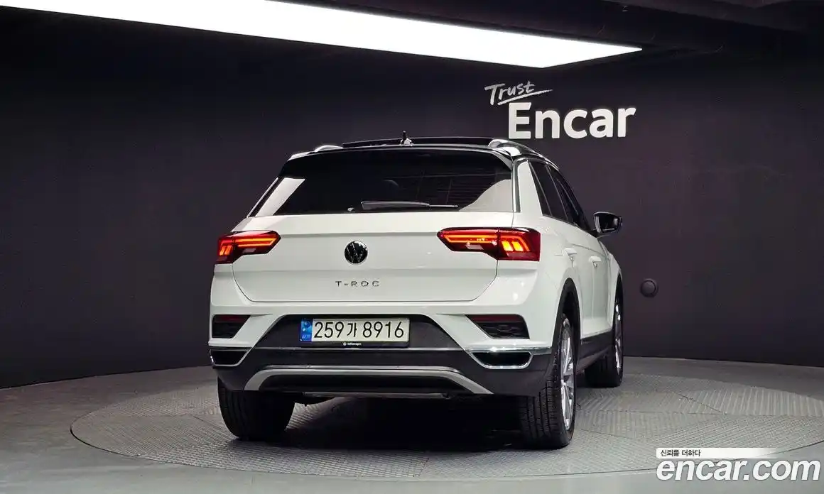 Volkswagen T-Roc 2022 2.0 Автомат в Москве № 499847, фото 4