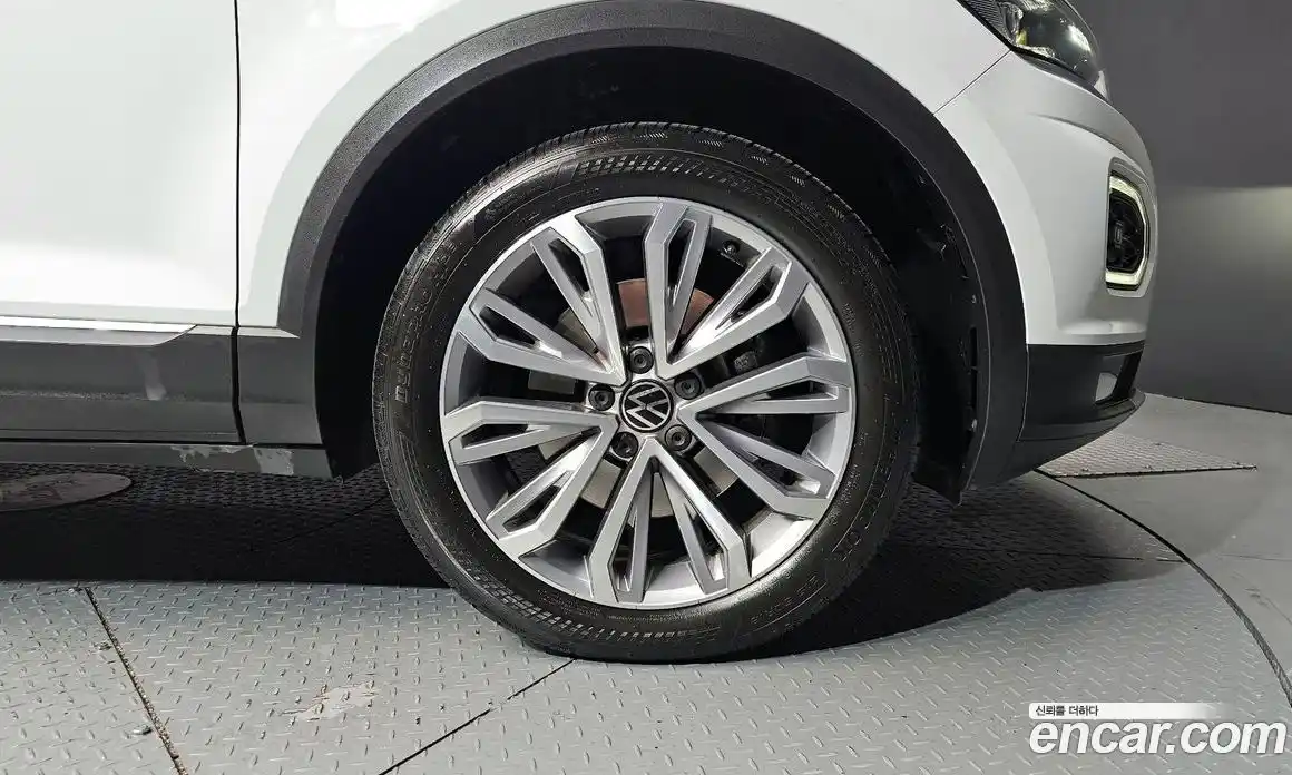 Volkswagen T-Roc 2022 2.0 Автомат в Москве № 499847, фото 5