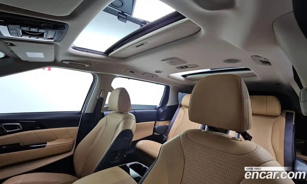 Kia Canival 2023 3.5 Автомат в Москве № 522787, фото 19