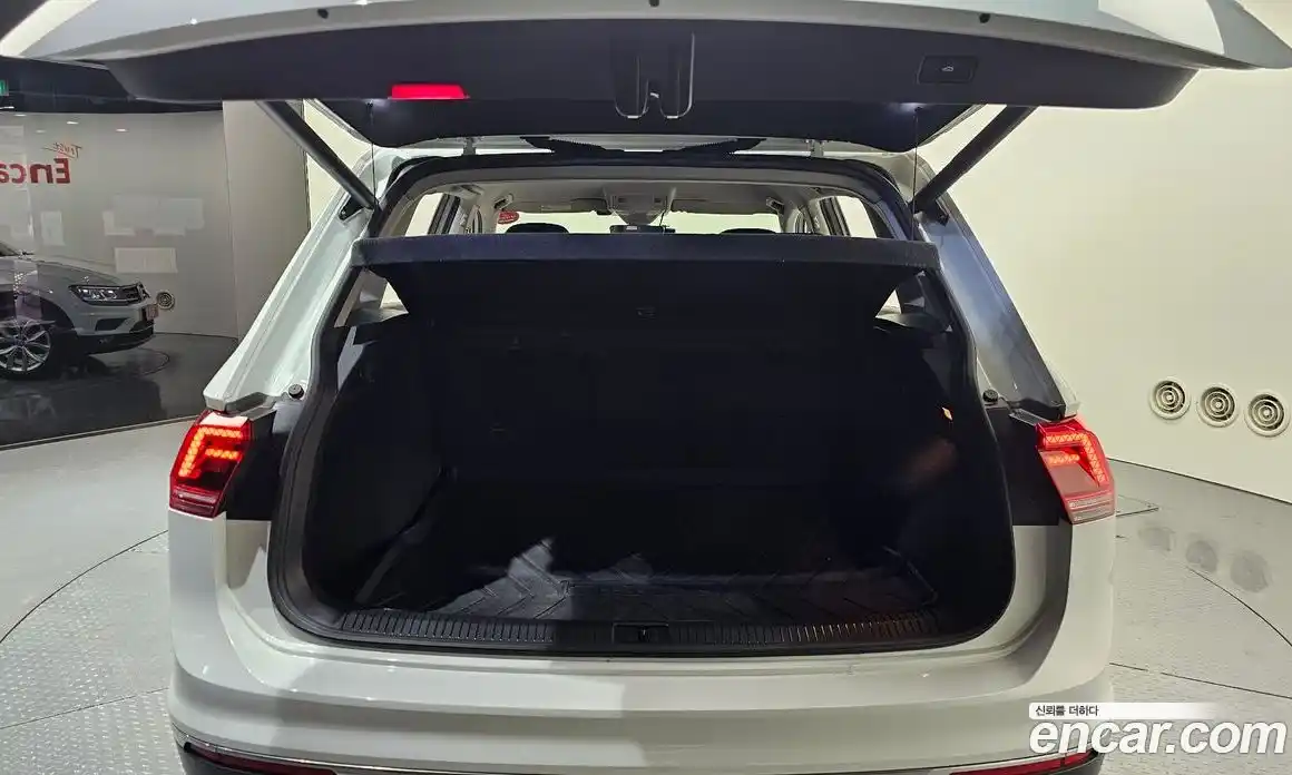 Volkswagen Tiguan 2018 2.0 Автомат в Москве № 533443, фото 20