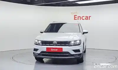 Volkswagen Tiguan 2018 2.0 Автомат в Москве № 533443, миниатюра 3