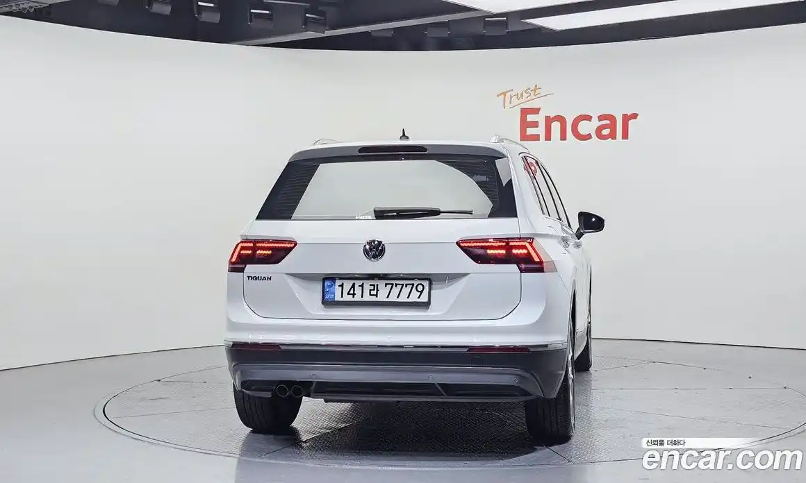 Volkswagen Tiguan 2018 2.0 Автомат в Москве № 533443, фото 4