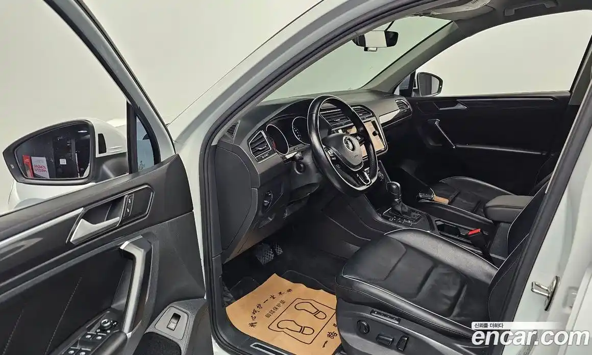 Volkswagen Tiguan 2018 2.0 Автомат в Москве № 533443, фото 10