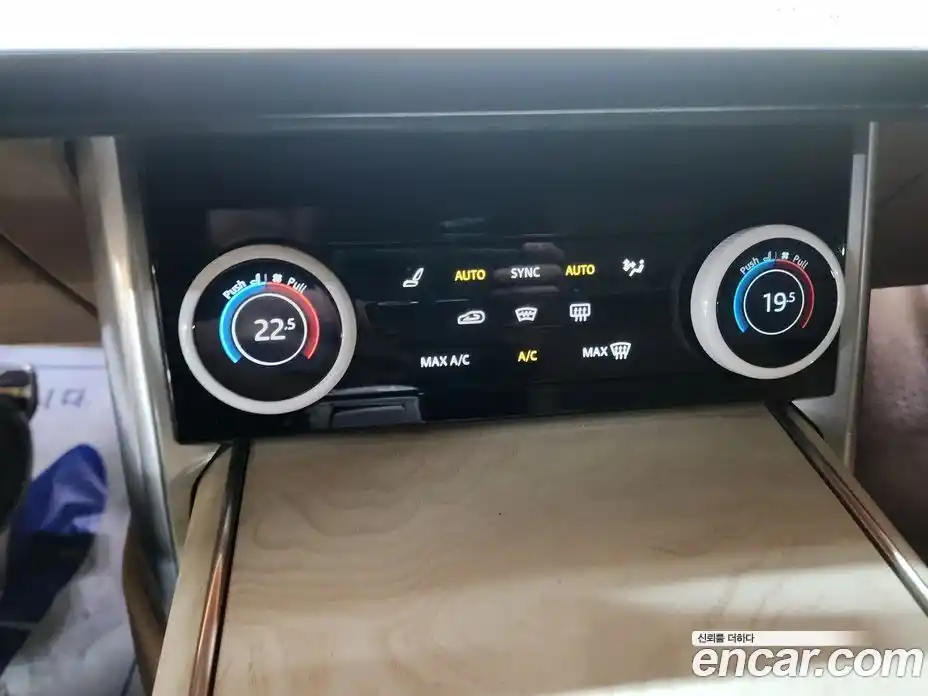 Land Rover Range-Rover 2023 4.4 Автомат в Москве № 543068, фото 15