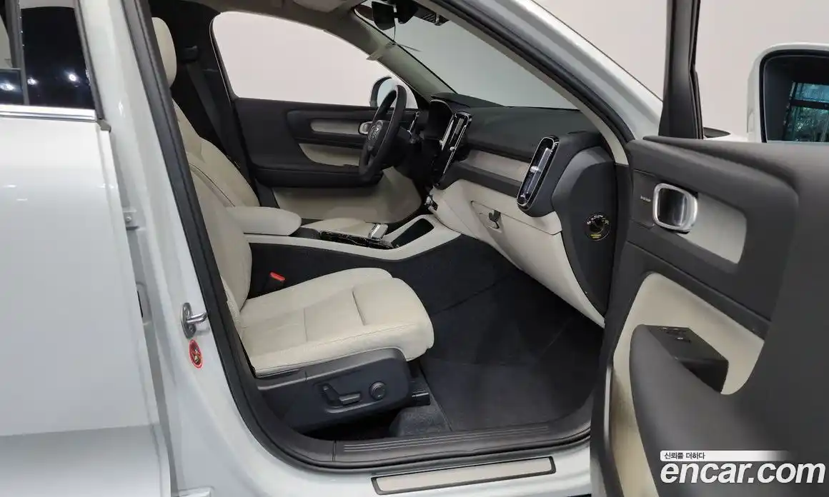 Volvo XC40 2023 2.0 Автомат в Москве № 544984, фото 11