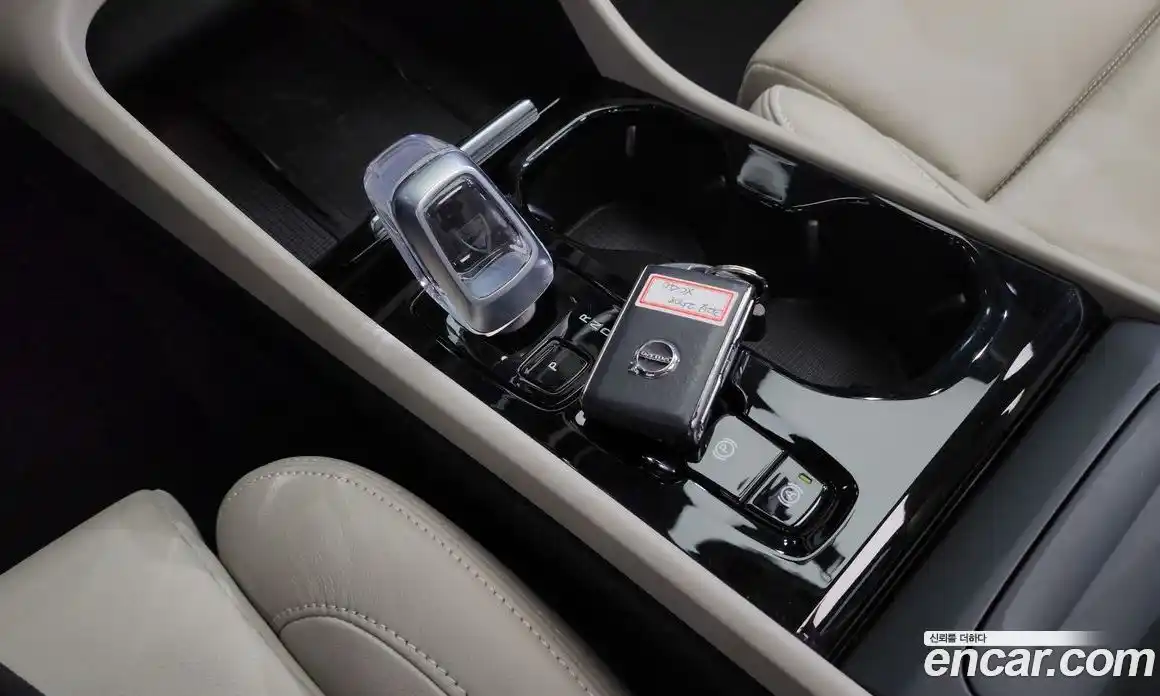 Volvo XC40 2023 2.0 Автомат в Москве № 544984, фото 9