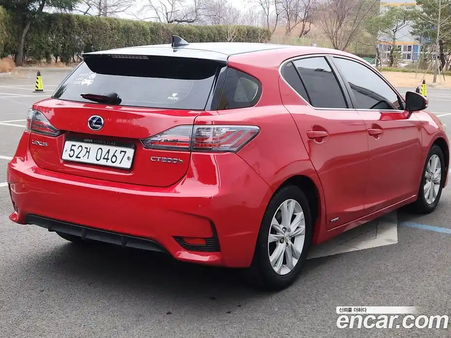 Lexus CT200h 2017 1.8 Автомат в Москве № 547078, фото 2