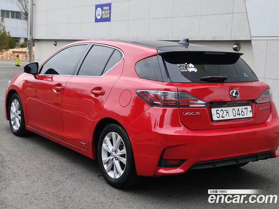 Lexus CT200h 2017 1.8 Автомат в Москве № 547078, фото 4