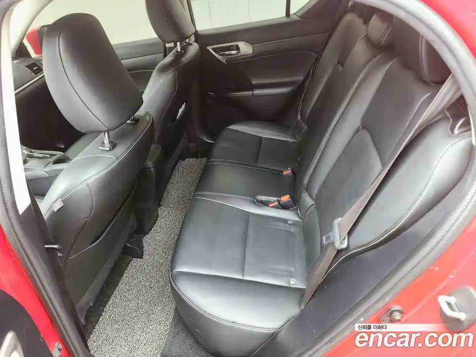 Lexus CT200h 2017 1.8 Автомат в Москве № 547078, фото 9