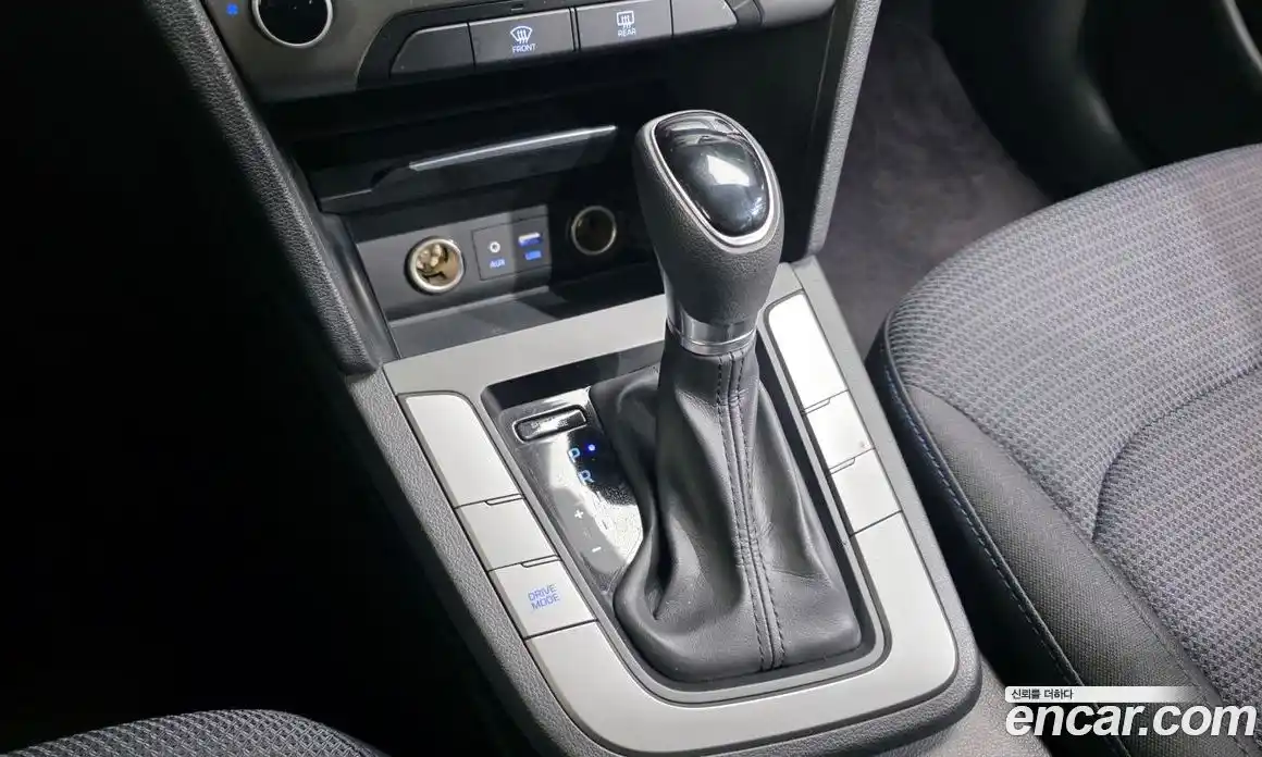 Hyundai Avante 2016 1.6 Автомат в Москве № 125363, фото 15