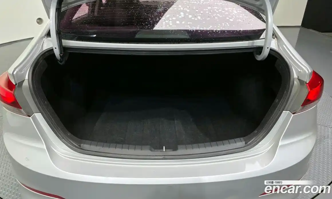 Hyundai Avante 2016 1.6 Автомат в Москве № 125363, фото 3