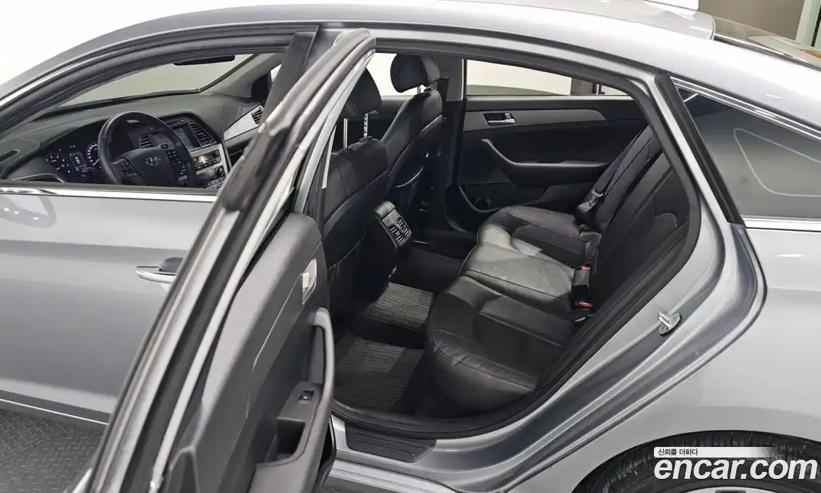 Hyundai Sonata 2015 2.0 Автомат в Москве № 130745, фото 11