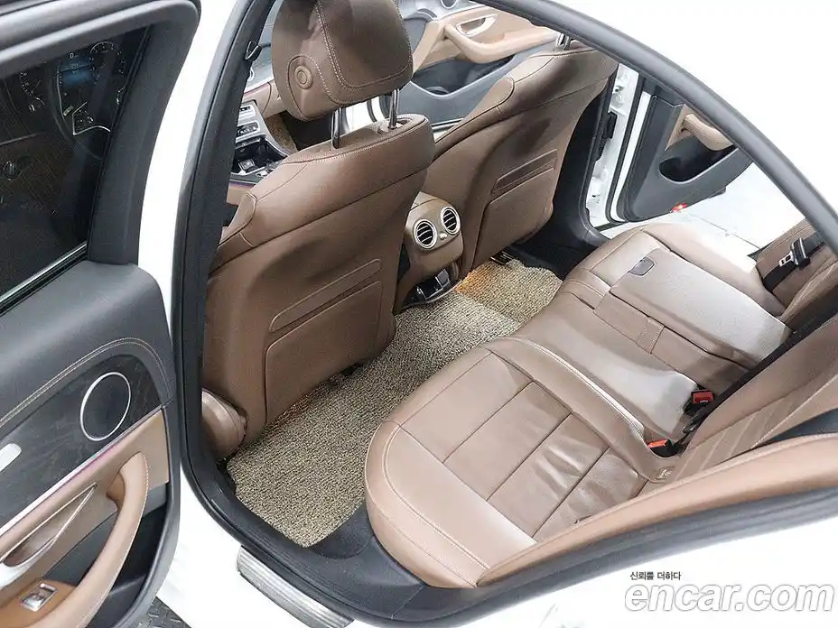 Mercedes-Benz E-Class 2023 2.0 Автомат в Москве № 138137, фото 15