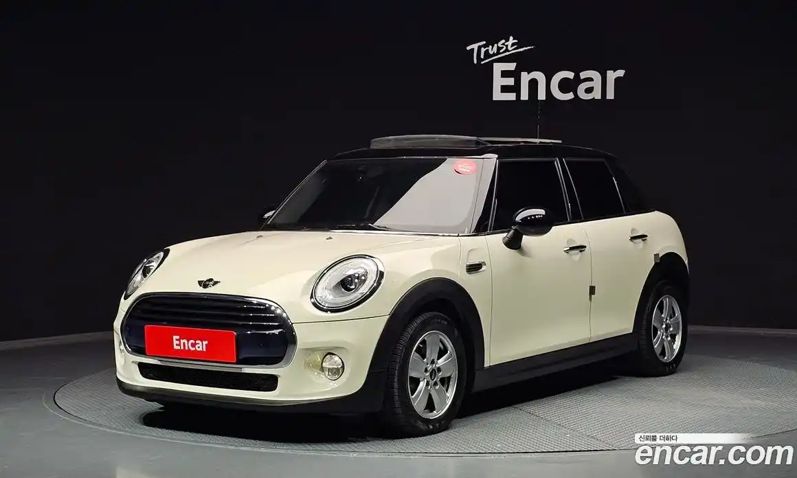 Mini Cooper 2016 1.5 Автомат в Москве № 156082, фото 3