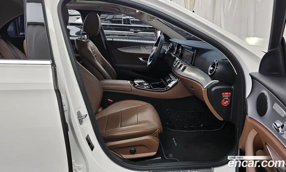 Mercedes-Benz E-Class 2018 2.0 Автомат в Москве № 161577, фото 17