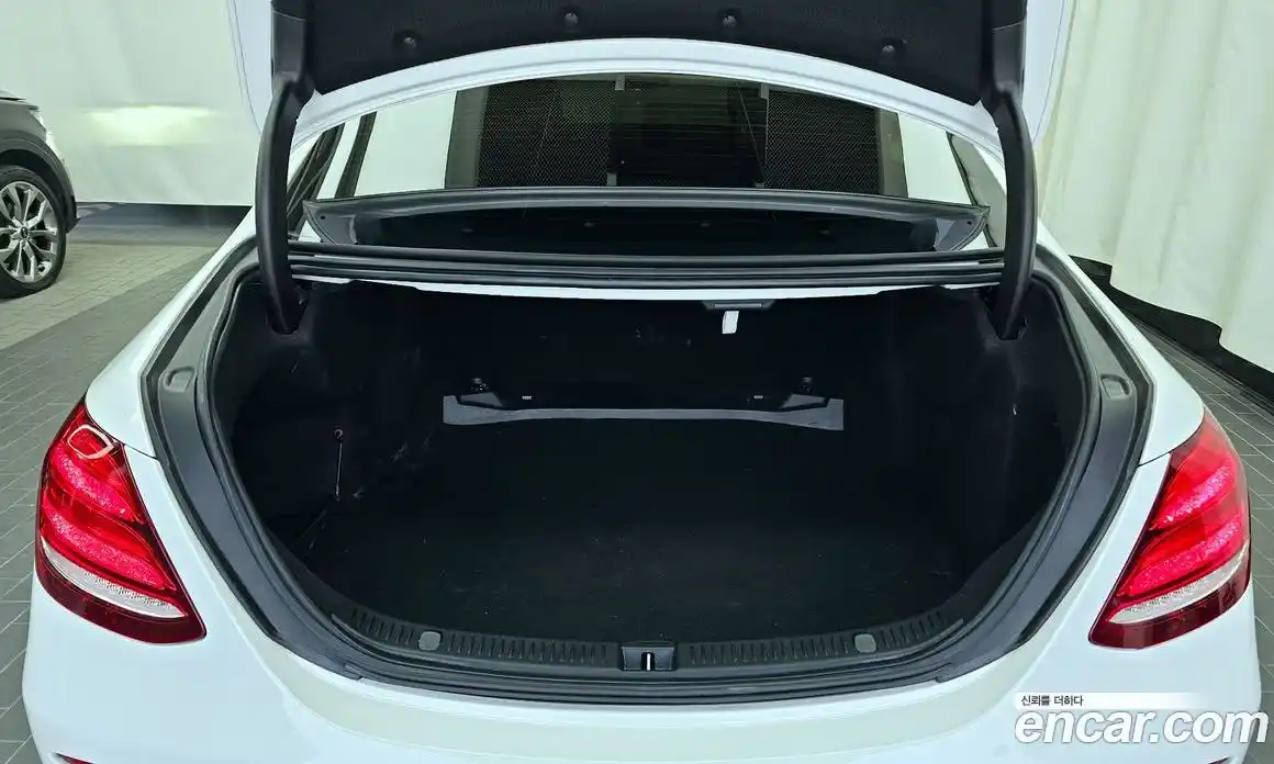 Mercedes-Benz E-Class 2018 2.0 Автомат в Москве № 161577, фото 4