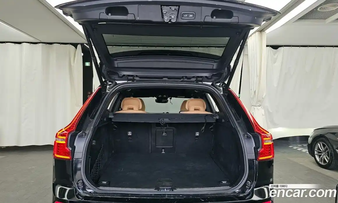 Volvo XC60 2022 2.0 Автомат в Москве № 164368, фото 13