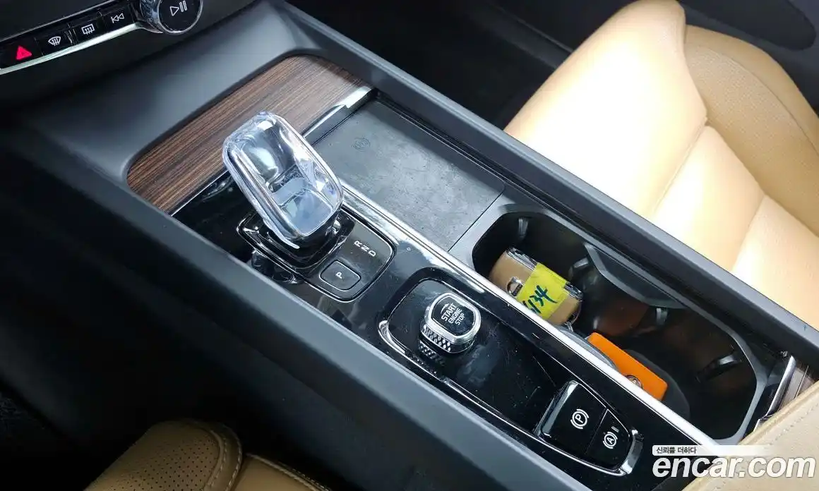 Volvo XC60 2022 2.0 Автомат в Москве № 164368, фото 4