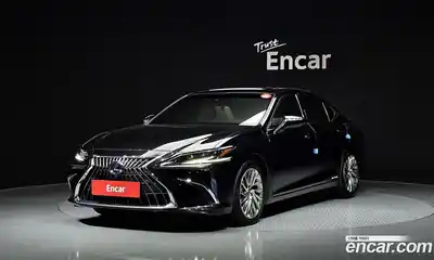 Lexus ES, 2022