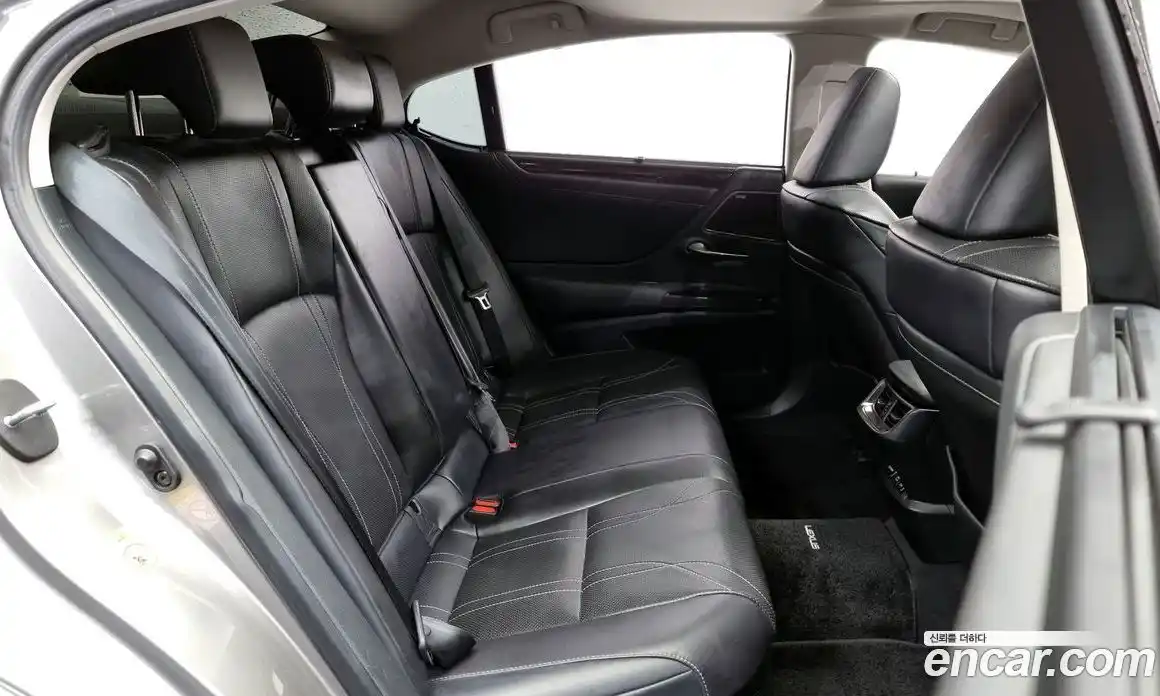 Lexus ES 2019 2.5 Автомат в Москве № 168189, фото 12