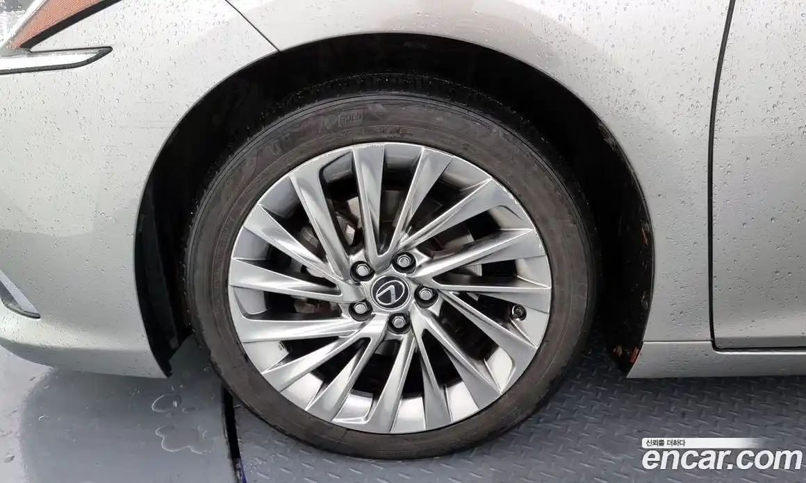 Lexus ES 2019 2.5 Автомат в Москве № 168189, фото 17