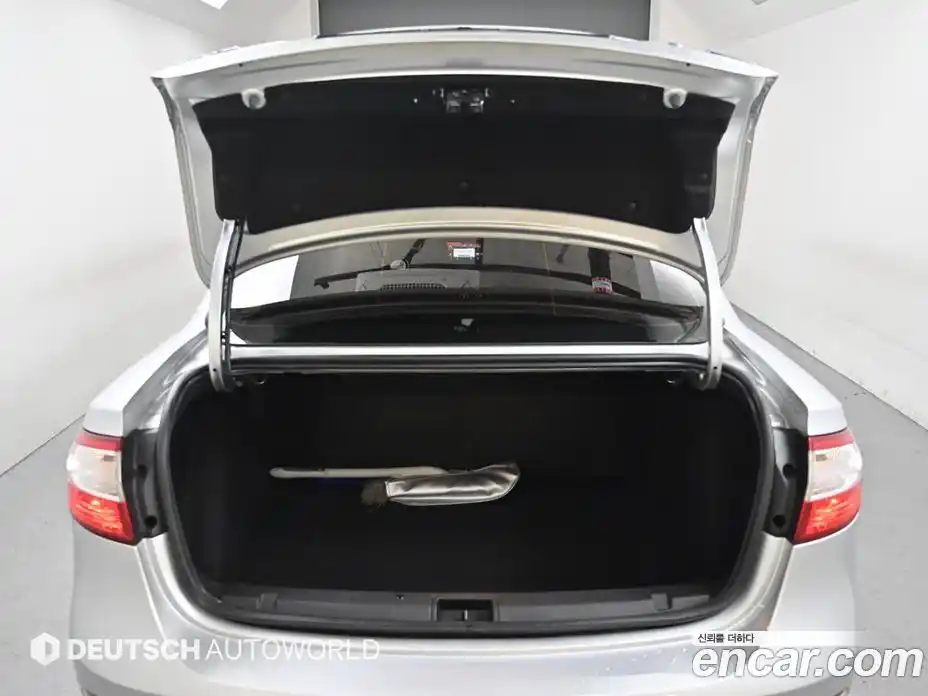 Renault SM3 2018 1.6 Автомат в Москве № 176963, фото 20