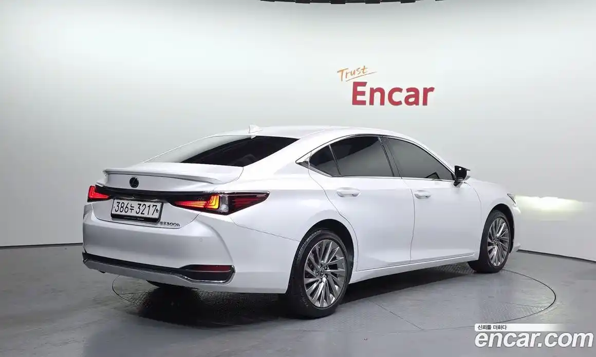 Lexus ES 2023 2.5 Автомат в Москве № 198897, фото 14