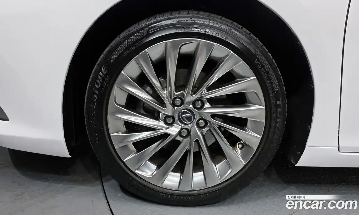 Lexus ES 2023 2.5 Автомат в Москве № 198897, фото 6