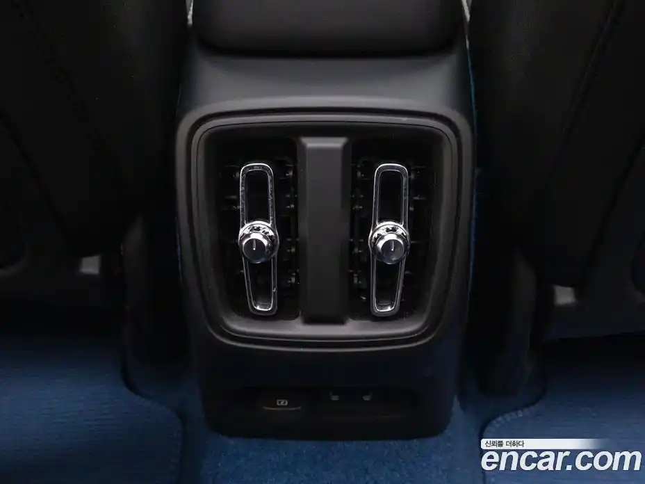 Volvo XC40 2024 Автомат в Москве № 205538, фото 12