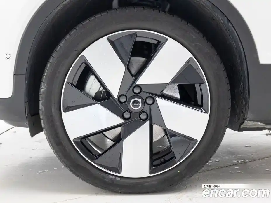 Volvo XC40 2024 Автомат в Москве № 205538, фото 5