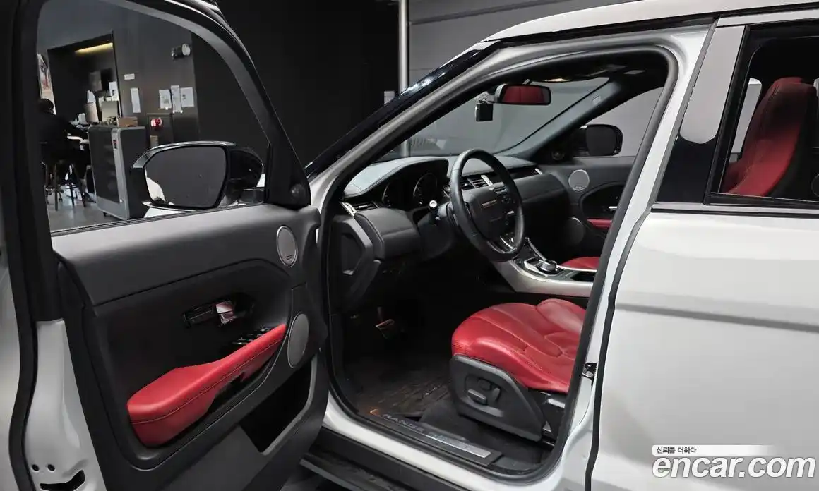 Land Rover Range-Rover Evoque 2013 2.2 Автомат в Москве № 213424, фото 7