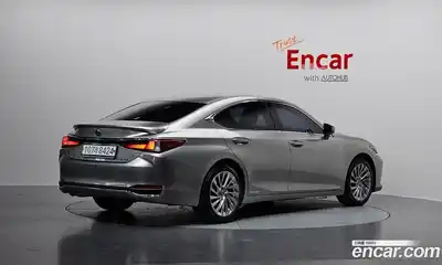 Lexus ES, 2020