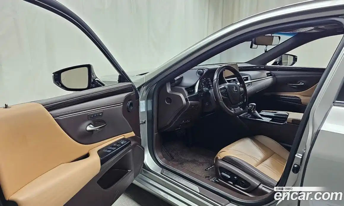 Lexus ES 2020 2.5 Автомат в Москве № 214658, фото 13