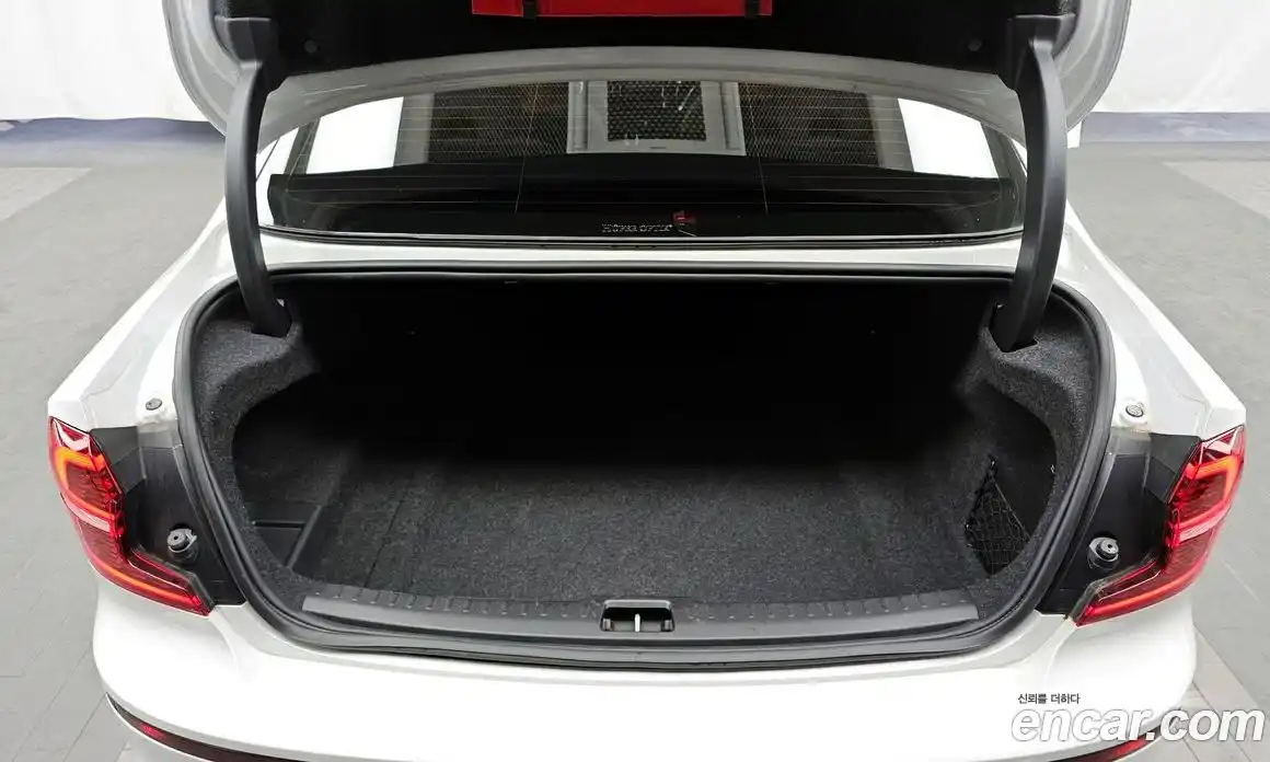 Volvo S60 2024 2.0 Автомат в Москве № 230446, фото 19