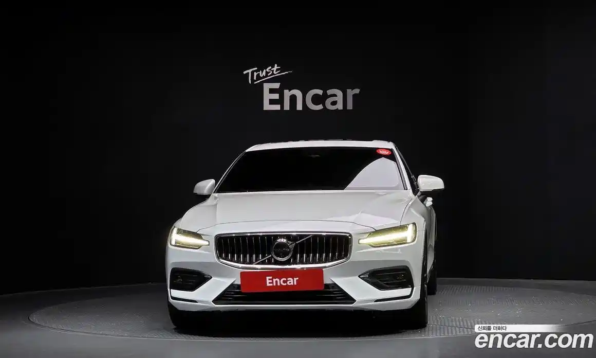 Volvo S60 2024 2.0 Автомат в Москве № 230446, фото 3