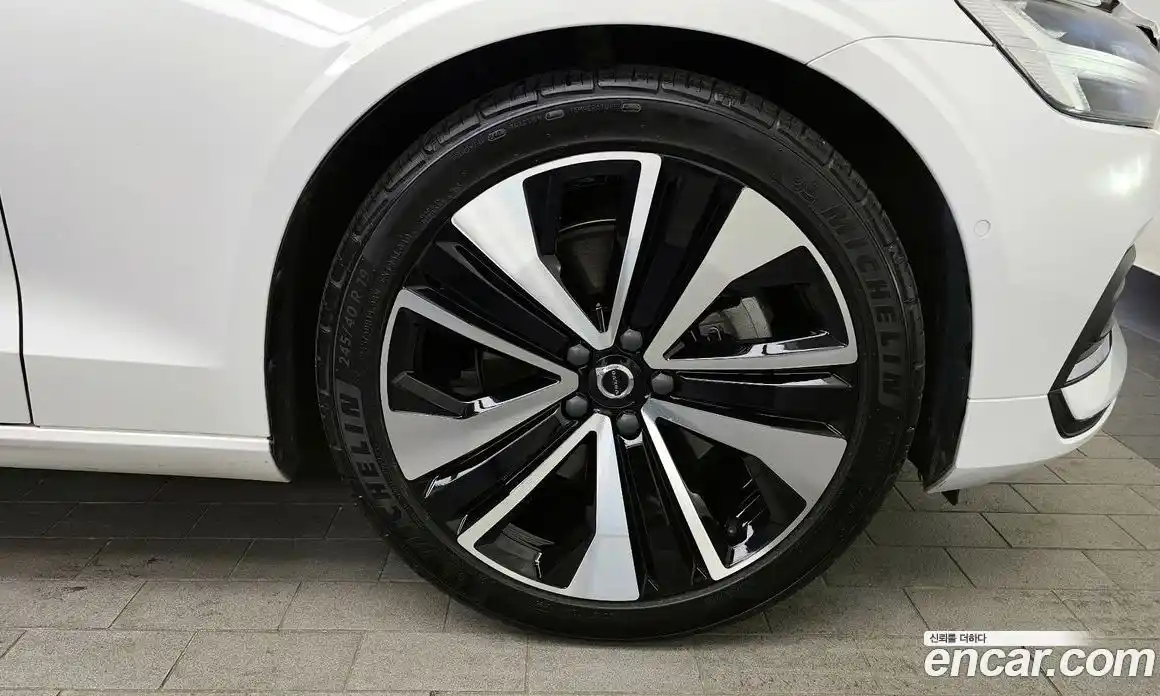 Volvo S60 2024 2.0 Автомат в Москве № 230446, фото 4