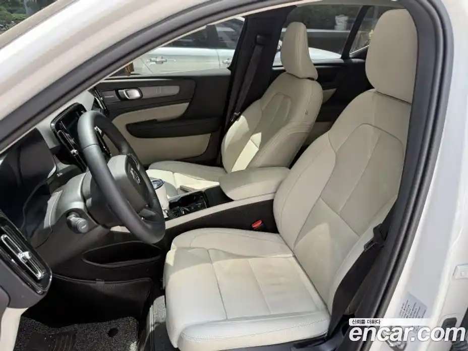 Volvo XC40 2024 2.0 Автомат в Москве № 230829, фото 13