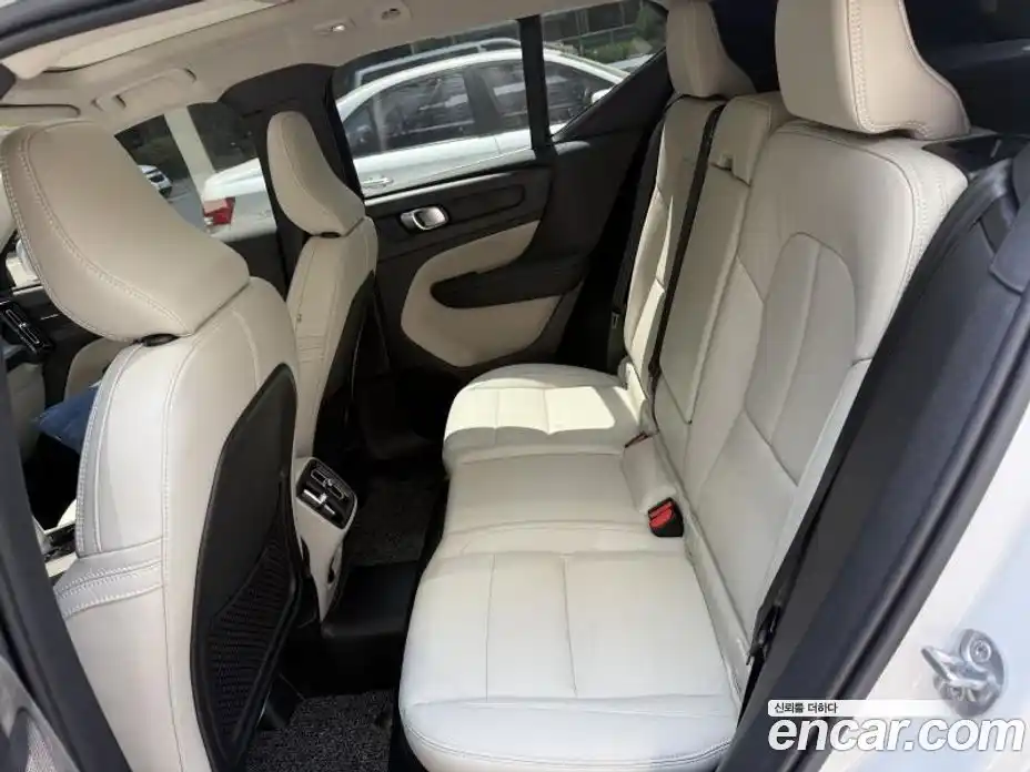 Volvo XC40 2024 2.0 Автомат в Москве № 230829, фото 14