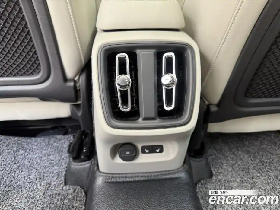 Volvo XC40 2024 2.0 Автомат в Москве № 230829, фото 17